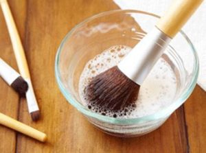 Preventing breakouts by  cleaning your make-up brushes