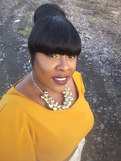 Rollie singing for the women - Searchlight