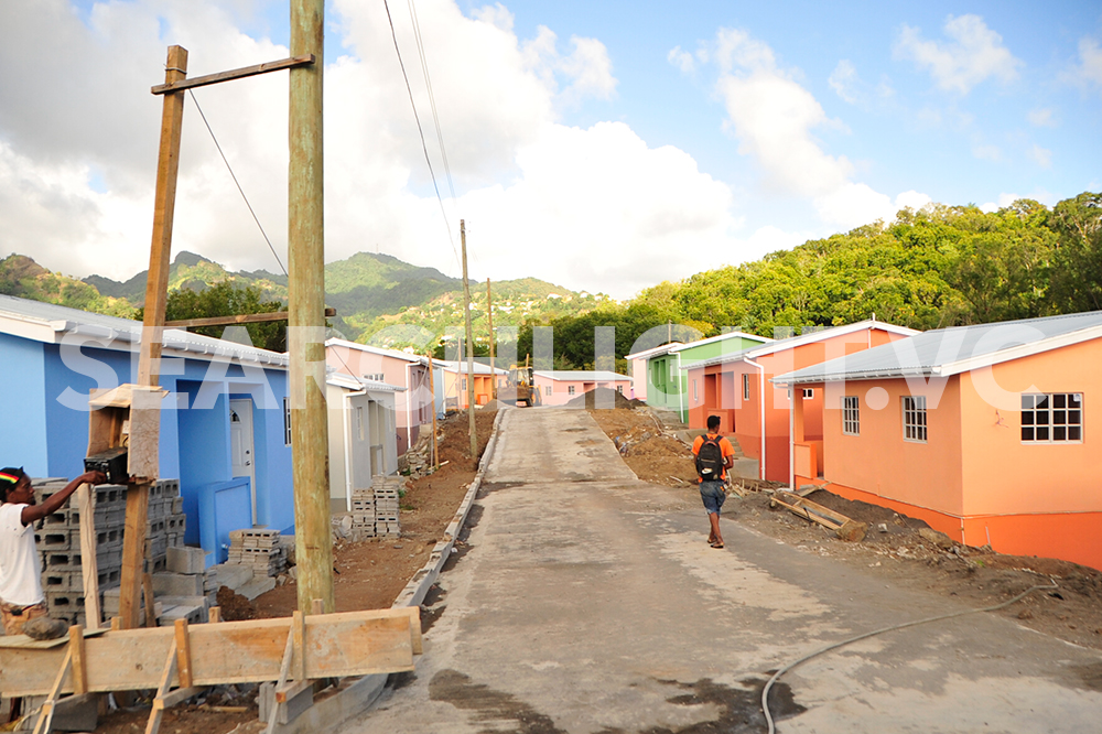 Workmen hustling to finish Lowmans Bay houses Workmen hustling to finish Lowmans Bay houses