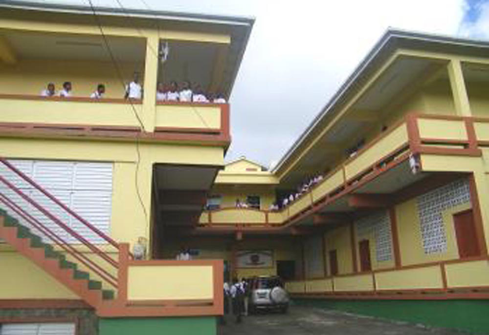 Suspended student allegedly attacks and injures his principal - Vimarsana News