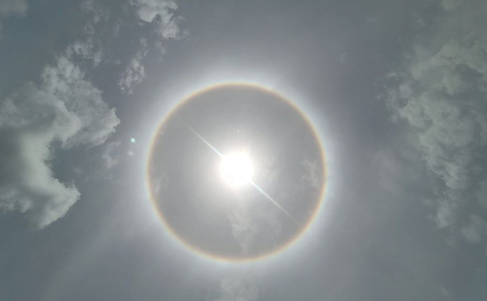 Sun halo being observed in SVG - Vimarsana News