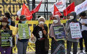 WORLD: Indonesia passes criminal code banning sex outside marriage