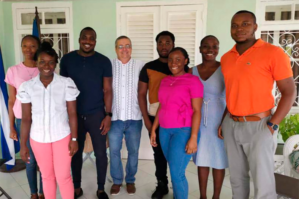 Students preparing to study in Cuba meet with Ambassador Leyva - Vimarsana News