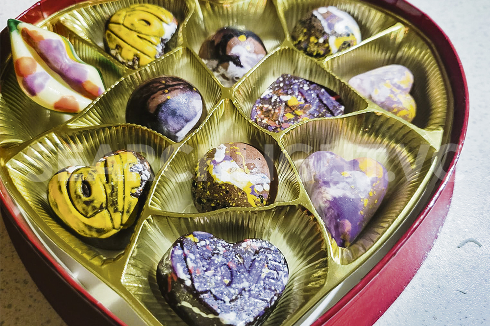 Ariele and Kareem celebrate one-year chocolate 'loversary' - Vimarsana News