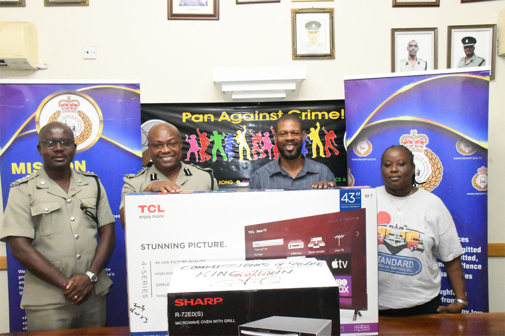 Standard Caribbean Shippers make donation to the police - Vimarsana News