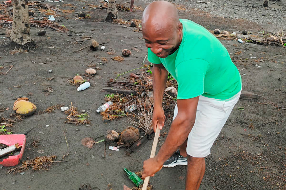 Colonaire residents clean up after Bret - Vimarsana News