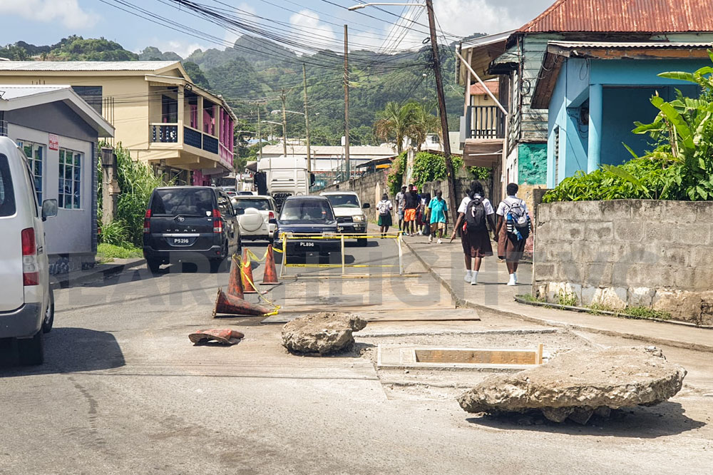 Sinkhole causes closure of lane on Bentick Square - Vimarsana News