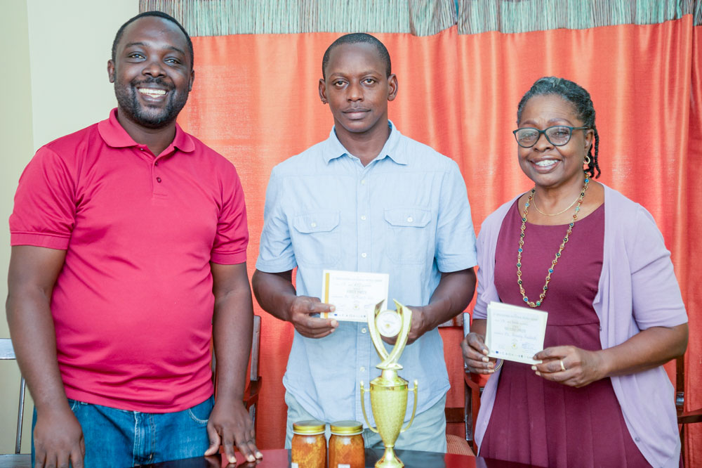 Vincentian beekeepers win prizes at St Lucia honey show - Vimarsana News