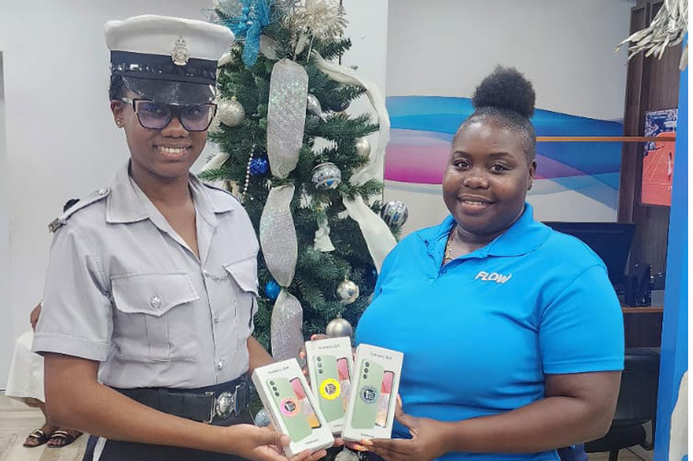FLOW donates phones to Police Christmas Carolling Contest - Vimarsana News