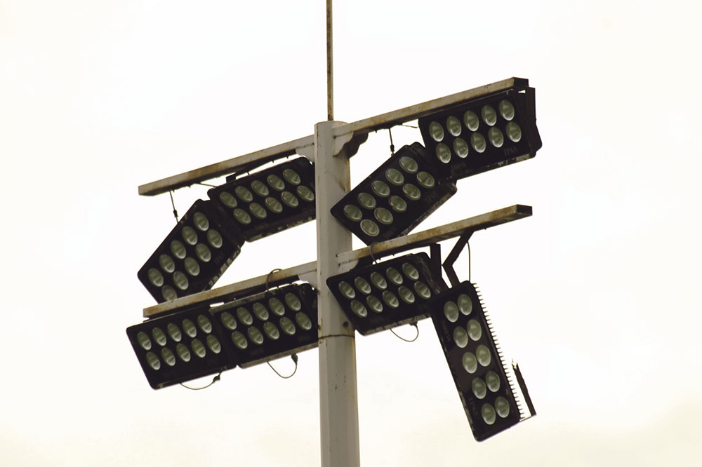 Users of Calliaqua Playing Field threatened by loose light fixtures - Vimarsana News