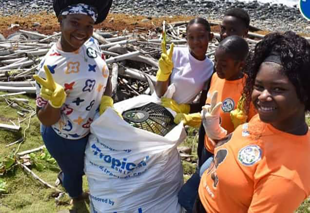 South East Zone Police Youth Clubs clean beach for Earth Day - Vimarsana News