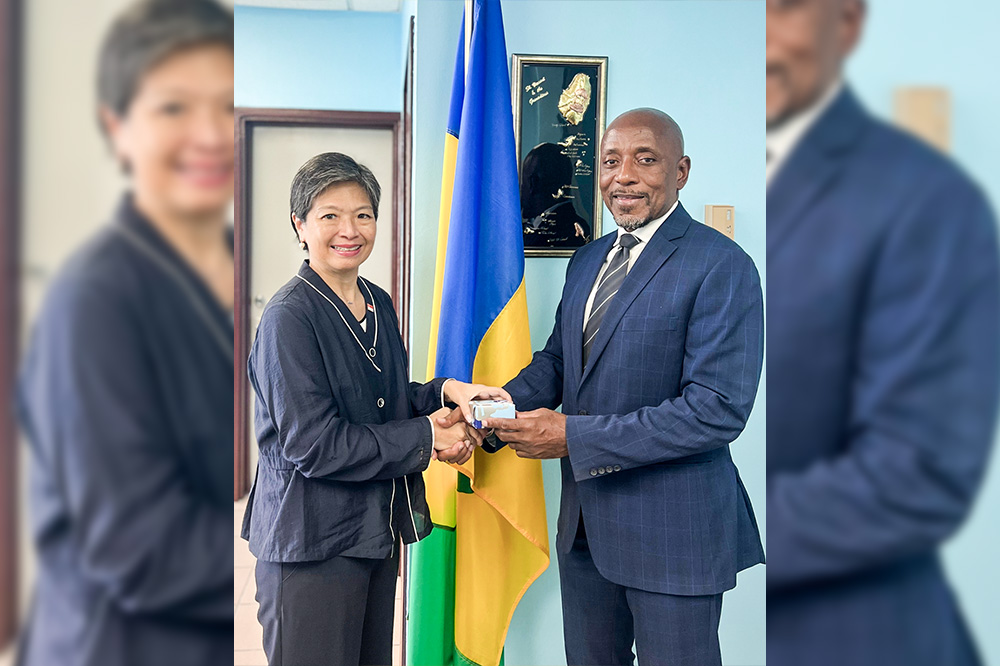 Foreign Minister meets with Singapore plenipotentiary representative to the CARICOM