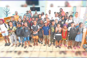 Richland Park students get back to school packages from Henry Family